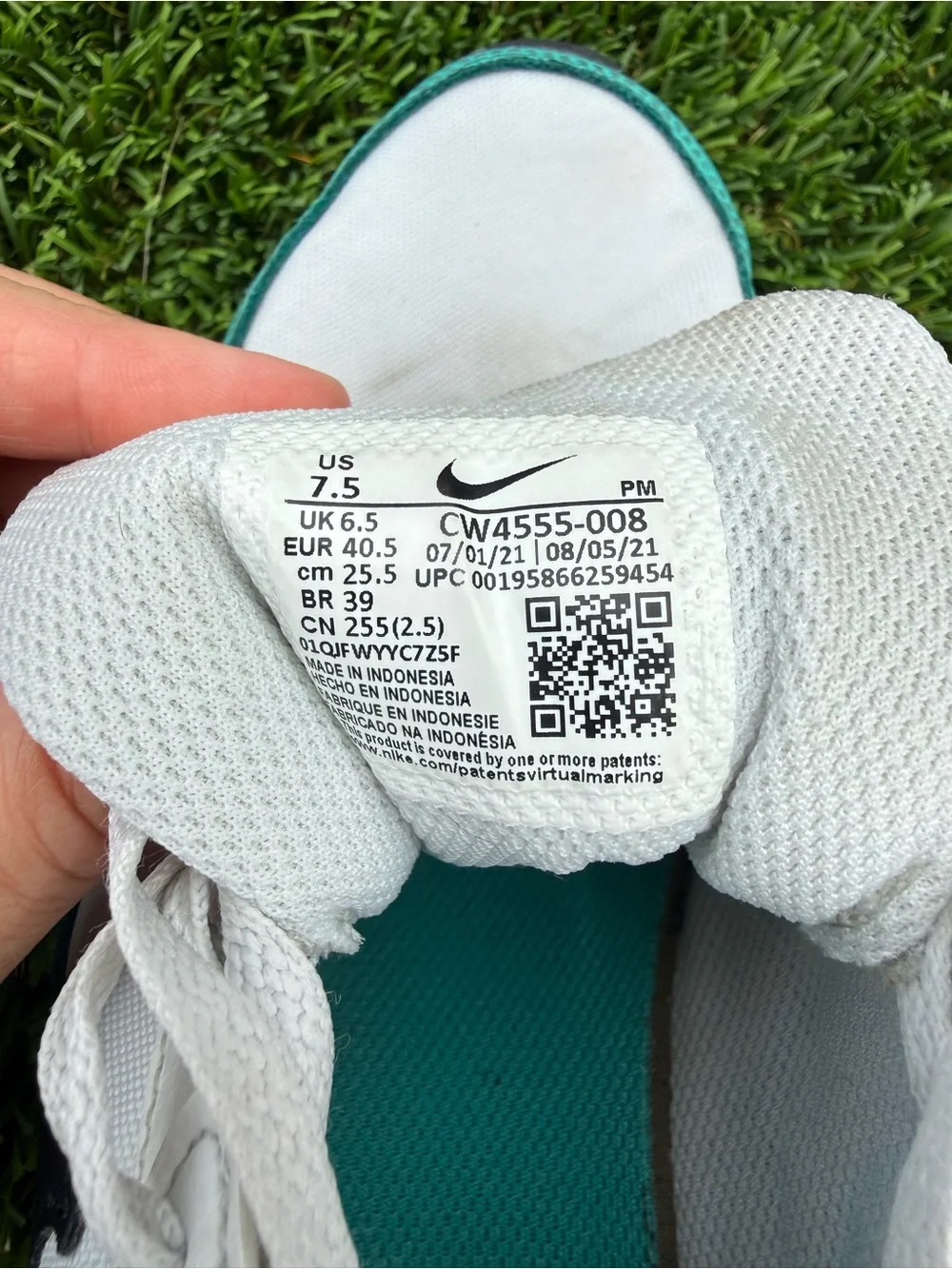 Nike Air Sneakers in White, Teal & Black